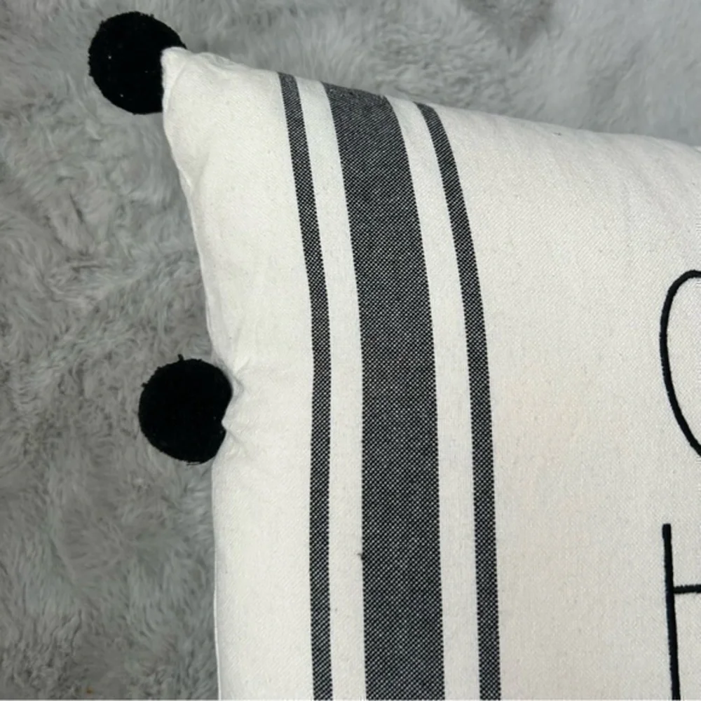 ❄️NWT Rae Dunn Our happy place - throw pillow 19x19